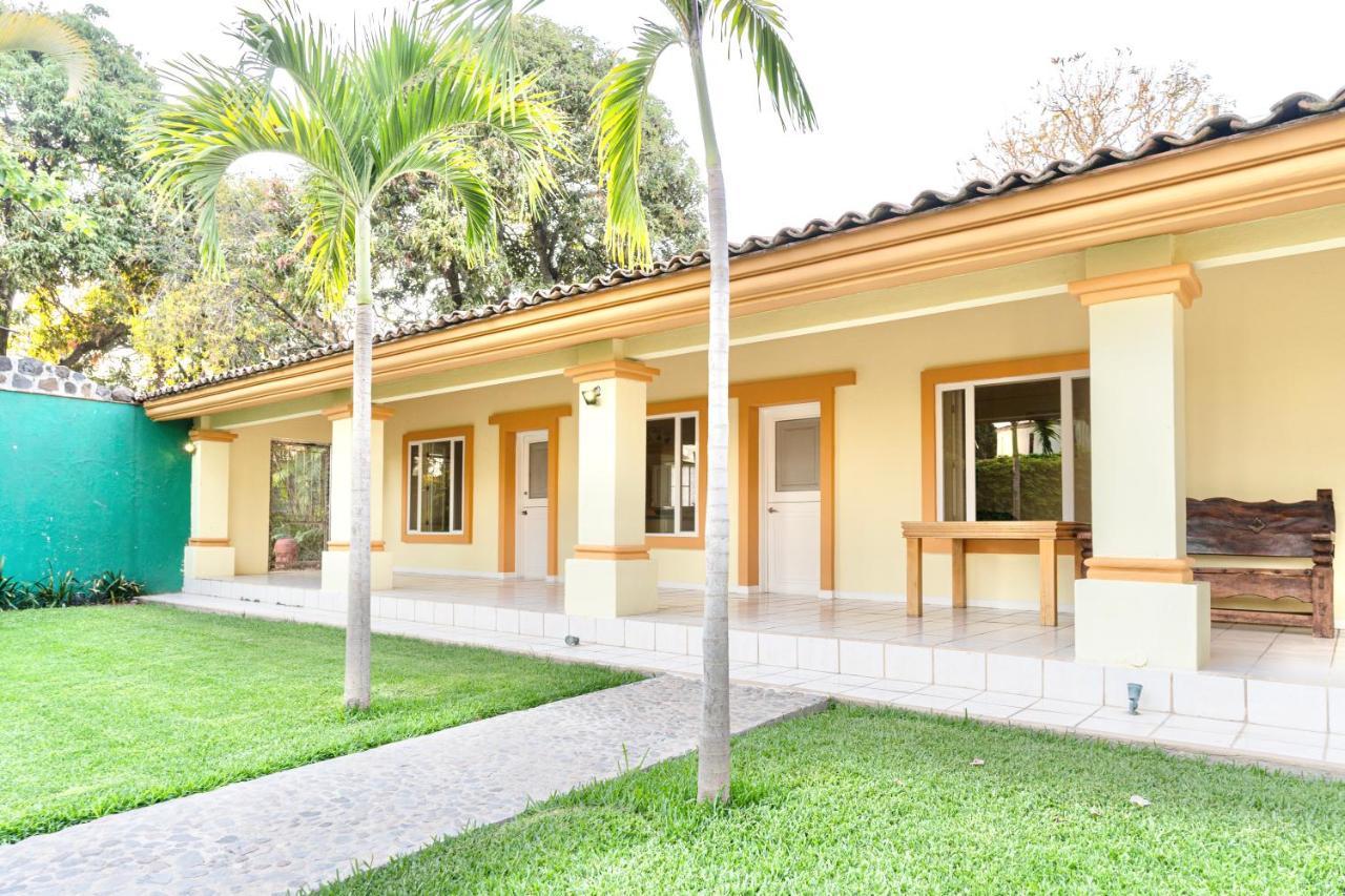 Casa Jardin-Lakeside Boutique Resort By Restavio Ajijic Exterior photo